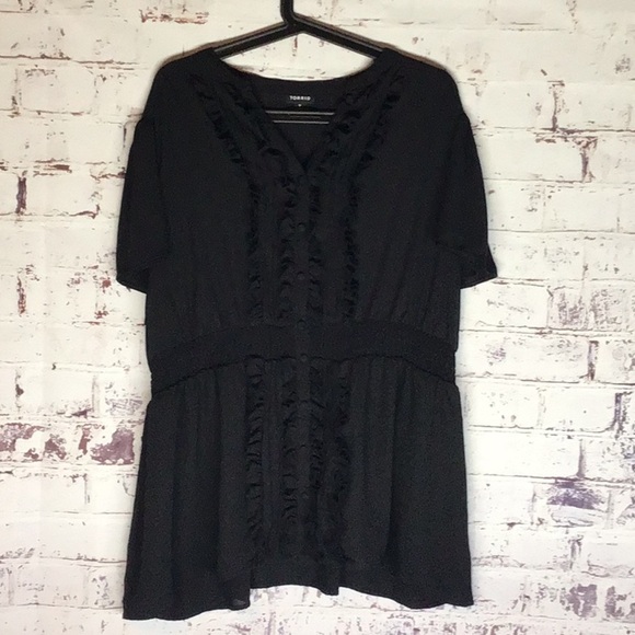 ✨Torrid Button V-Neck Black Top - Picture 2 of 8